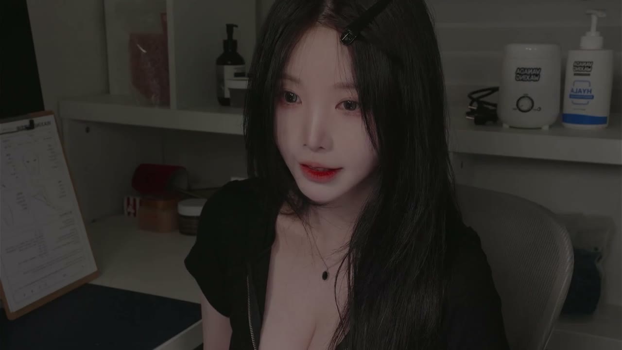 yoonying视频：黑心脫毛沙龍の主理人小姐（在线播放）