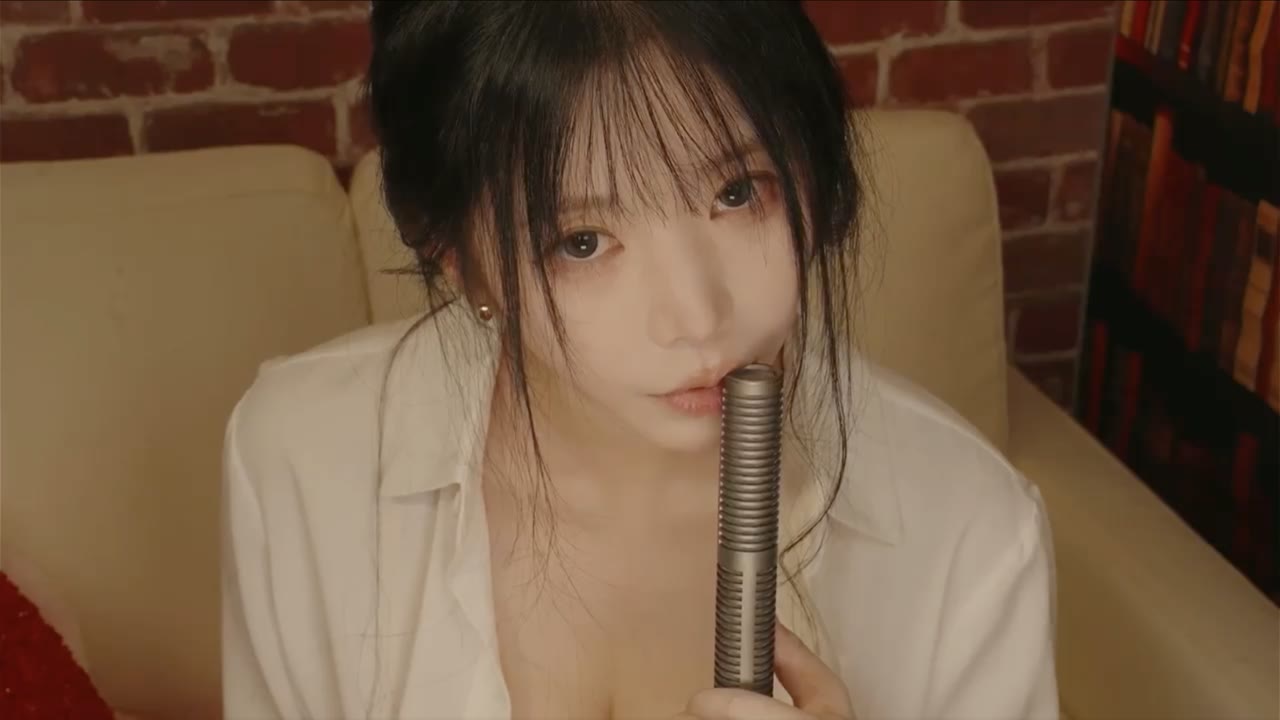  yoonying视频：深夜书店最后的一名客人（在线播放）