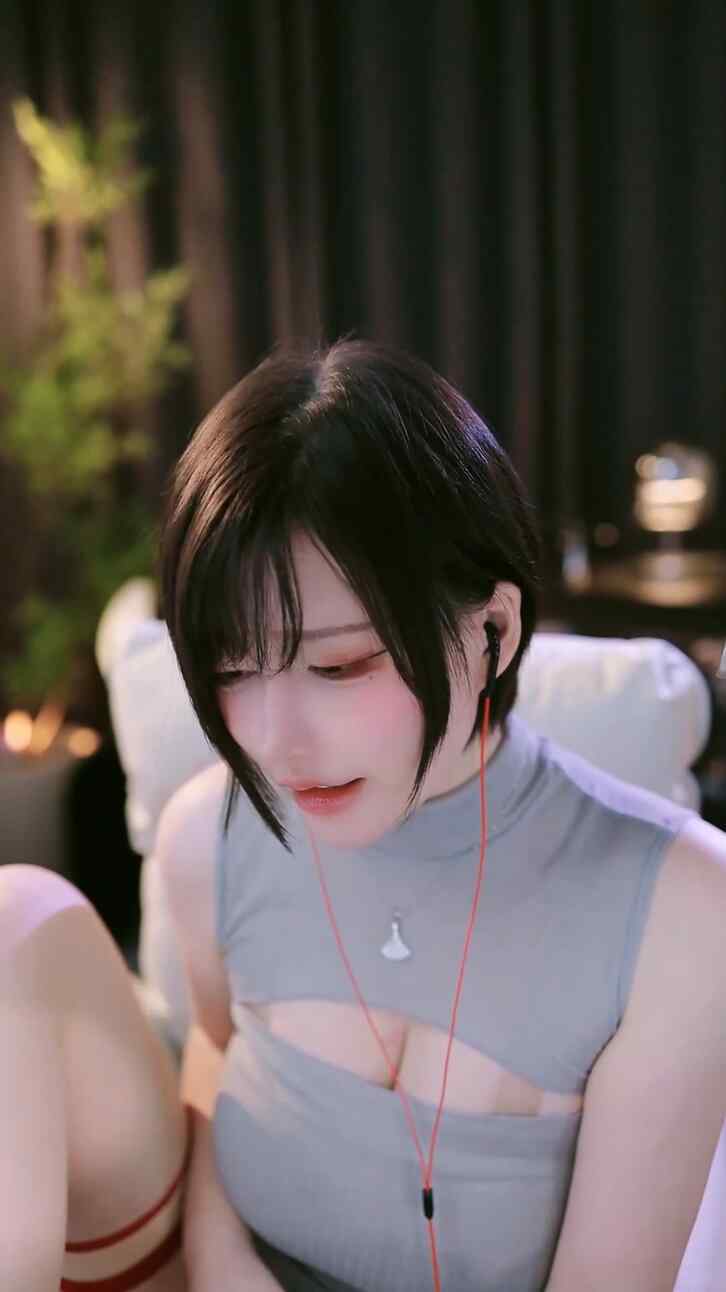 一色雨：姐姐的小狼狗（蓝凑云）