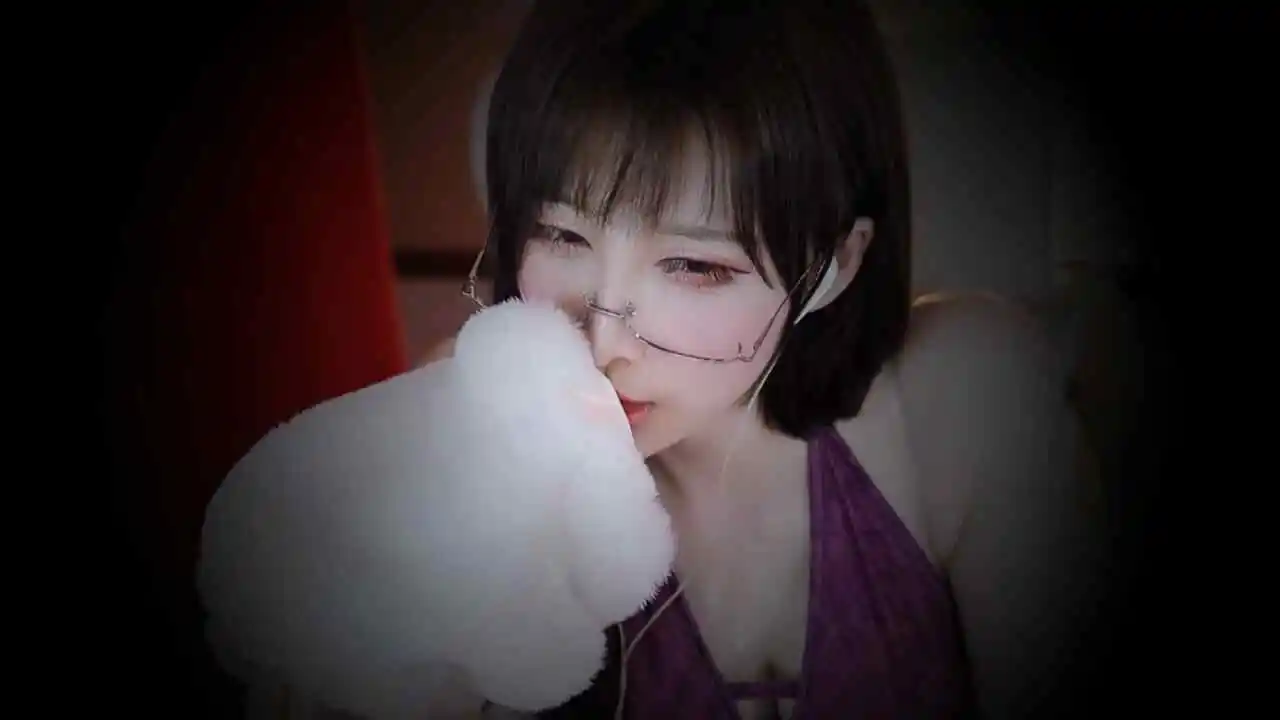 一色雨ASMR视频：舔麦（蓝凑云）